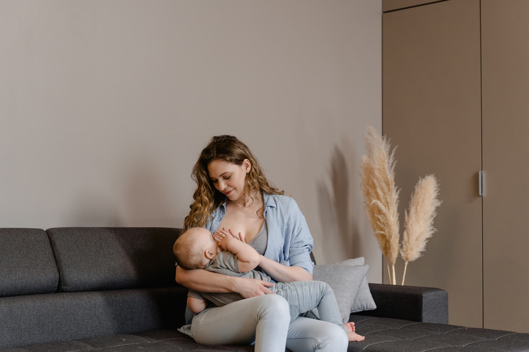 Breastfeeding Benefits: Empowering Moms and Nurturing Little Ones