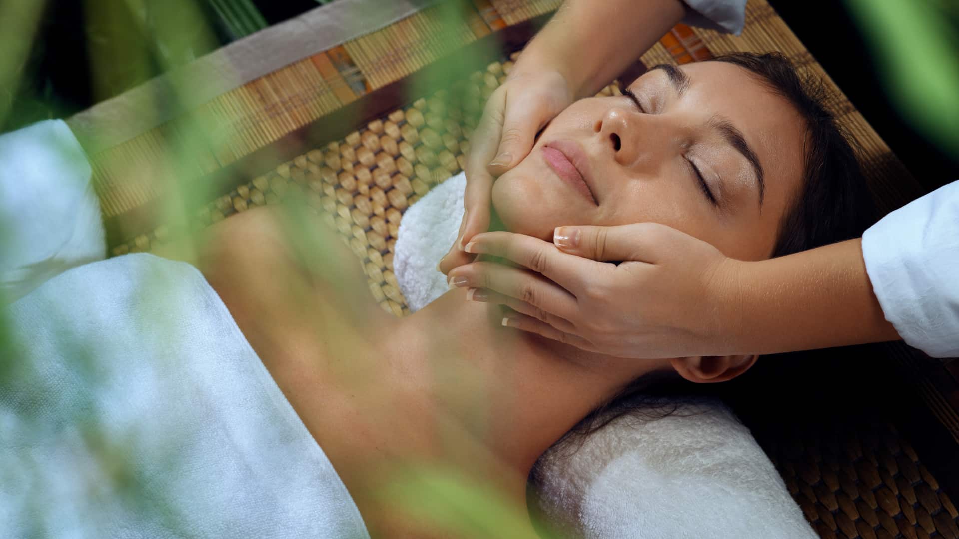 A Guide To Postnatal Massage After Giving Birth
