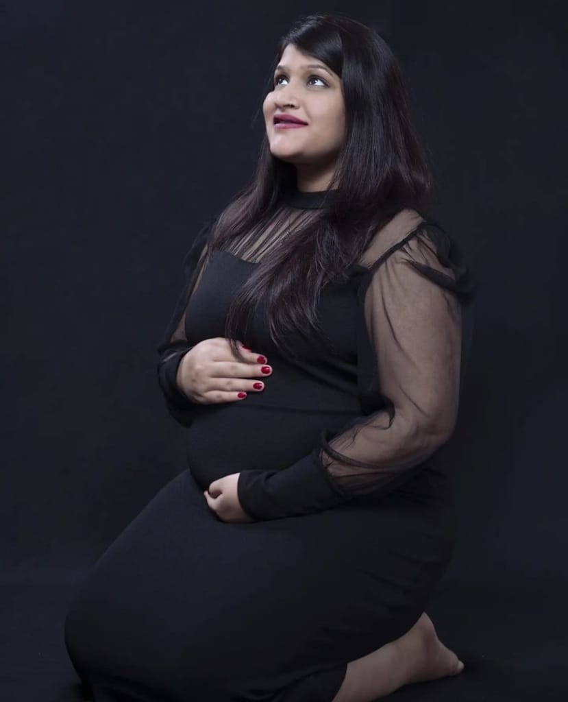 Maternity Shoot By Giggles and Clicks